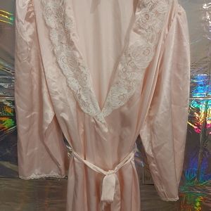 Vintage Sara Beth silky Robe with lace details